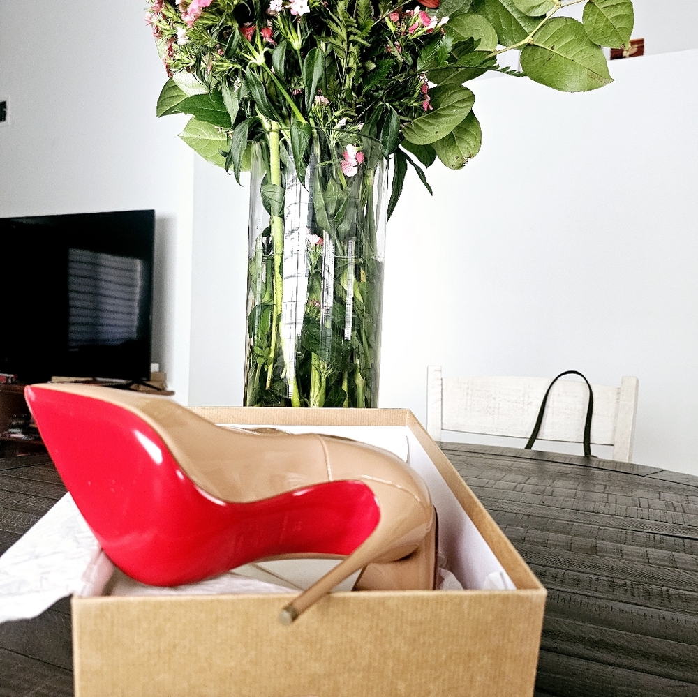 CHRISTIAN LOUBOUTIN PUMPS. size 37 (7). Not taking offers - Picture 2 of 4